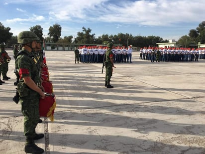 Fueron cerca de 450 jóvenes los que se inscribieron en el padrón, entre ellos hay algunas mujeres voluntarias. (EL SIGLO DE TORREÓN)