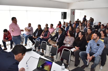 Directores, jefes de departamentos y funcionarios recibieron un curso de capacitación en transparencia.