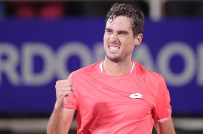 Guido Pella celebra tras derrotar a Pablo Cuevas.