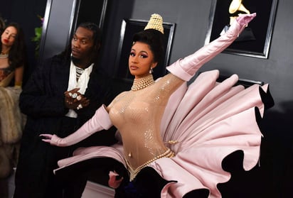 Cardi B fue quien más resaltó por su peculiar atuendo. 
