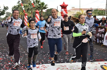 Buen ánimo predominó entre los participantes de todas las edades que dieron vida a la carrera de El Siglo. (Jesús Galindo)