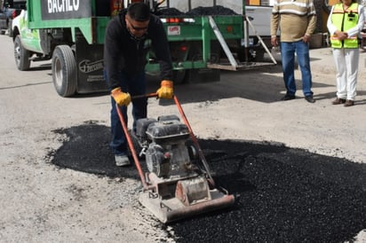 Todavía no concluyen con las obras necesarias de bacheo, por el deterioro que se agudizó el año pasado por la temporada de lluvias. (EL SIGLO DE TORREÓN)