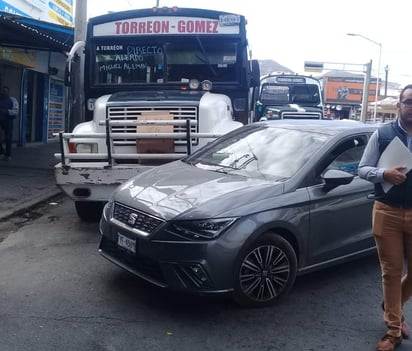 No se reportaron personas lesionadas en el accidente vial, sólo daños materiales de consideración en los vehículos. (EL SIGLO DE TORREÓN) 