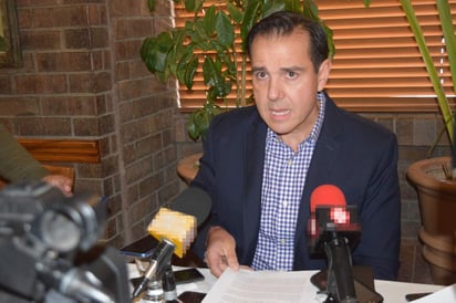 El escrito se entregó al presidente del Comité Directivo Municipal, Carlos Alberto Córdova y con copia para las dirigencias estatal y nacional, con la intención de que el PAN compita sólo por la presidencia municipal y se tomen en cuenta los mejores perfiles. (EL SIGLO DE TORREÓN)