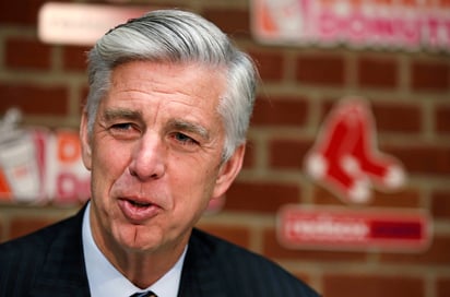 Dave Dombrowski, presidente de operaciones de beisbol de los Medias Rojas, buscará el cerrador entre relevistas que ya tiene el equipo.