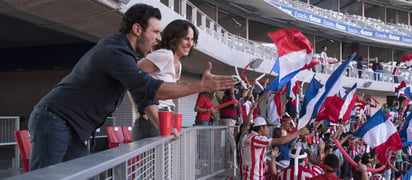 Carlos acapara titulares y menciones en redes sociales con la llegada hoy a los cines de la adaptación mexicana de La boda de mi mejor amigo. (ESPECIAL)