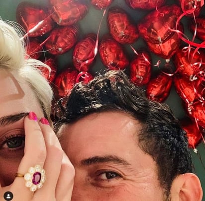 Pareja. Katy Perry y Orlando Bloom formalizaron su relación, ayer se comprometieron, ella mostró su anillo en su Instagram. (ESPECIAL)