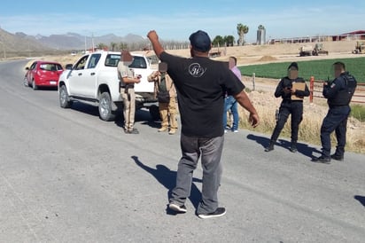 El choque entre un taxi y una patrulla de la PID en Lerdo dejó diversas afectaciones materiales, pero ninguna persona lesionada.