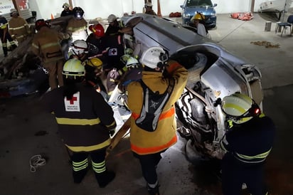 El curso comprende clases teóricas y prácticas sobre atención a pacientes atrapados dentro de los vehículos en los accidentes viales.