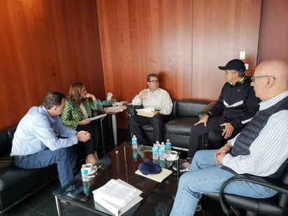 En el encuentro, participaron Ricardo Monreal (Morena), Miguel Ángel Mancera (PRD), Mauricio Kuri (PAN), Dante Delgado (MC), y Claudia Ruiz Massieu (PRI), según se observa en una foto que compartió Monreal Ávila en su cuenta de Twitter. (ESPECIAL) 
