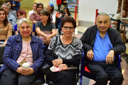 María Elvira, Delia y Gilberto.