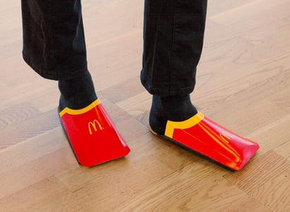 McDonald’s no hace referencia directa a Balenciaga, pero evidentemente el guiño está ahí. (INTERNET)