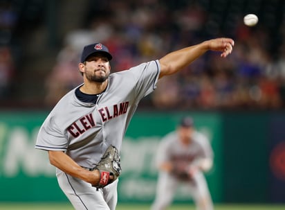 Brad Hand tuvo participación en 28 juegos la temporada pasada con los Indios, tuvo marca de 0-1 y 2.28 de efectividad.