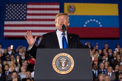 Mensaje. El presidente Donald Trump habló ante una comunidad de estadounidenses de origen venezolano en la Universidad Internacional de Florida en Miami. (AP)