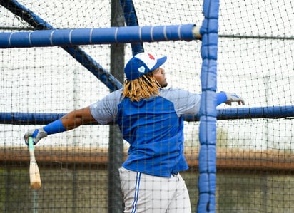 El dominicano Vladimir Guerrero Jr. durante la práctica de bateo de los Azulejos de Toronto.