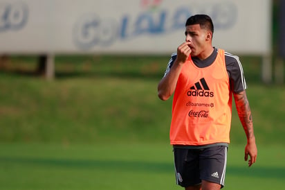 Alexis Vega durante un entrenamiento de la Seleccion Mexicana.