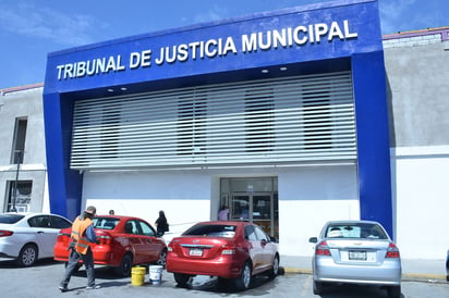 El joven fue trasladado al centro de detención del Tribunal de Justicia Municipal y puesto a disposición de la autoridad. (EL SIGLO DE TORREÓN) 