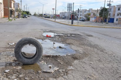 Denuncian la presencia de un brote de aguas negras que data de varios días. (EL SIGLO DE TORREÓN)