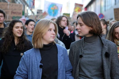 Reúnen cada jueves desde principios de año a miles de jóvenes para protestar pacíficamente contra el cambio climático. (EFE)