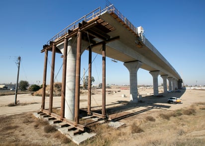 Inconcluso. El proyecto del tren de alta velocidad que estaba en construcción fue cancelado por Trump. (AP)