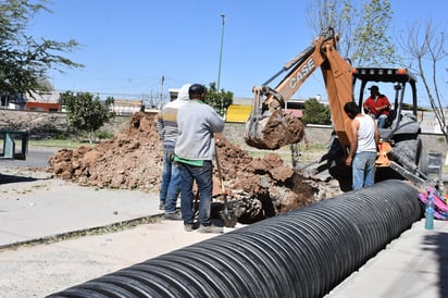 El Sistema Descentralizado de Agua Potable y Alcantarillado (Sideapa) está a cargo de la construcción del colector sanitario Miguel Fernández, del que actualmente se ejecutan dos pozos de visita. (EL SIGLO DE TORREÓN)