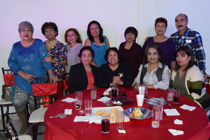 José Ángel, Rosa María, Elsa, Livia, Doris, Margarita, Felisa, Pilar, Lupita, Raquel y Regina.