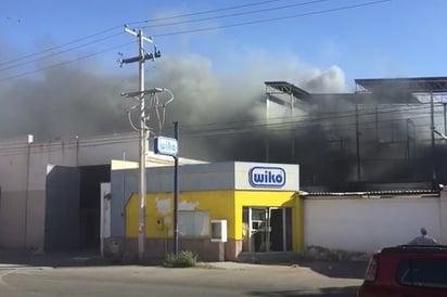 Acuden Bomberos, así como de Protección Civil, Cruz Roja y Seguridad Pública. 
(EL SIGLO DE TORREÓN) 