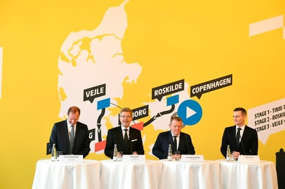 El director del Tour de Francia Christian Prudhomme; el alcalde de Copenhague Frank Jensen; el primer ministro Lars Loekke Rasmussen; y el ministro de Finanzas Rasmus Jarlov durante una rueda de prensa.