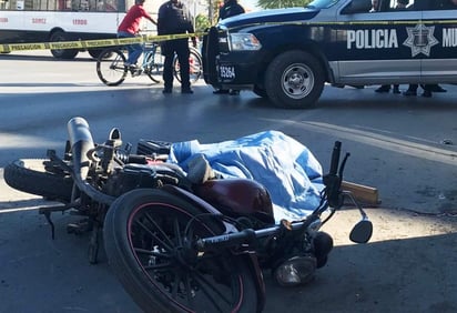 El accidente ocurrió sobre el bulevar Independencia. (EL SIGLO DE TORREÓN) 