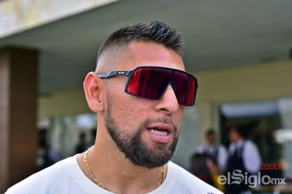 El portero de los Guerreros. Jonathan Orozco, y su familia acudieron ayer a la cita en el club deportivo en Torreón. (Ernesto Ramírez)