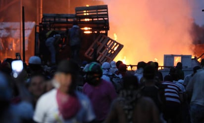 El suceso se produjo en la población fronteriza de Santa Elena de Uairén, estado Bolívar, donde desde ayer se han registrado enfrentamientos entre comunidades indígenas de la zona con funcionarios de la Fuerza Armada Nacional Bolivariana (FANB). (ARCHIVO)