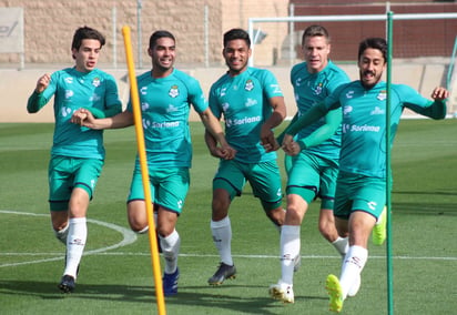 Los Guerreros del Santos Laguna reciben hoy a los Diablos Rojos del Toluca, en la cancha del Estadio Corona, en busca de alargar buena racha de resultados. (CORTESÍA)