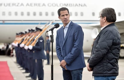 Guaidó le agradeció al canciller colombiano, Carlos Holmes Trujillo, 'todos los gestos que ha tenido para con su pueblo hermano venezolano'. (EFE) 