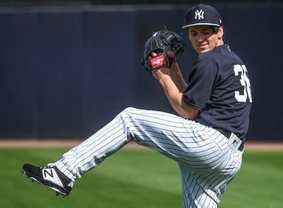 Danny Farquhar debe utilizar una gorra con protección especial.