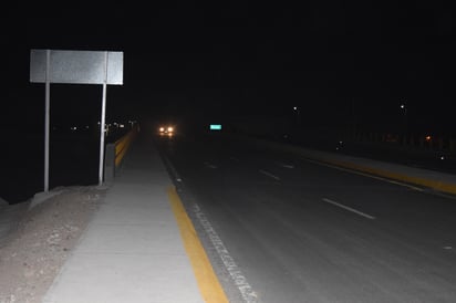 El Municipio solicitó a la Secope agilizar la instalación del sistema de alumbrado público en el puente vehicular El Tajito. (EL SIGLO DE TORREÓN)