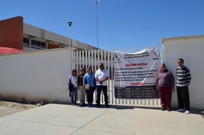 Docentes de Cecyte Coahuila plantel Matamoros se unieron al paro convocado por la Confederación Nacional de los Sindicatos de Cecytes para protestar por recorte presupuestal. (EL SIGLO DE TORREÓN/EDITH GONZÁLEZ)