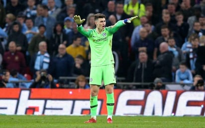 El arquero español Kepa Arrizabalaga se rehusó a salir de cambio durante el partido de Copa Inglesa ante Manchester City. (Especial)