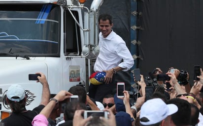 'No asumimos este compromiso para luchar desde afuera, por eso, pronto estaré en Venezuela para ejercer mis funciones', dijo Guaidó a través de Twitter. (ARCHIVO)