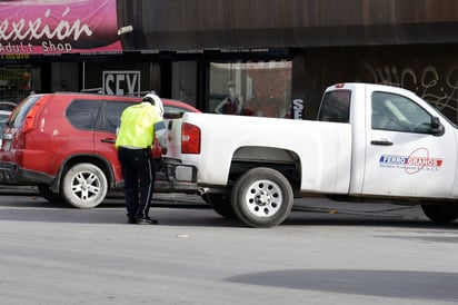 Del uno de enero al 22 de febrero, la Dirección de Tránsito y Vialidad ha realizado más de mil pruebas de alcoholímetro en diversos puntos del municipio de Torreón. (EL SIGLO DE TORREÓN)