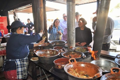 Las gorditas del ejido Los Ángeles son en la actualidad un referente para los visitantes que pasan por la región lagunera. (FABIOLA P. CANEDO)