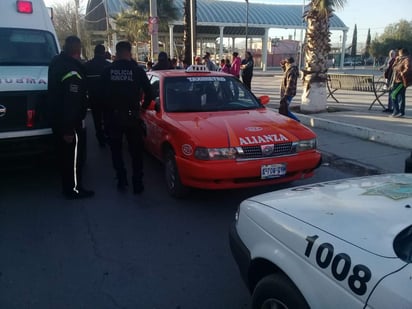 De acuerdo con el reporte de los peritos de Tránsito, el accidente se registró alrededor de las 08:00 horas en la confluencia de la calle Fernando Amilpa y Andador 16 de la colonia Fidel Velázquez de Gómez Palacio. (ESPECIAL)