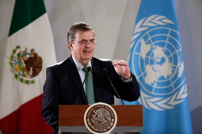 Así lo afirmó el canciller, Marcelo Ebrard Casaubón, quien detalló que en abril la Alta Comisionada de la ONU para los Derechos Humanos, Michelle Bachelet, acudirá a México a firmar un convenio con el gobierno federal para que desde un principio participe en la formación de la Guardia Nacional. (ARCHIVO)