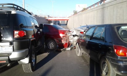 En la carambola participaron cuatro vehículos. (EL SIGLO DE TORREÓN) 