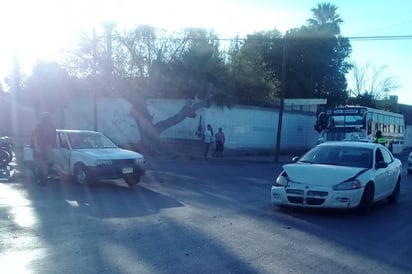 Personal de Cruz Roja brindó los primeros auxilios a las dos mujeres y posteriormente fueron trasladadas a un hospital.