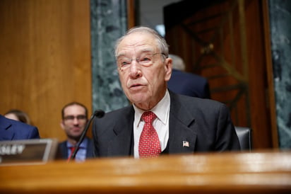 Es cada vez más claro que los senadores republicanos, como Chuck Grassley, se sienten tan incómodos con el uso del poder ejecutivo por parte del presidente Donald Trump.