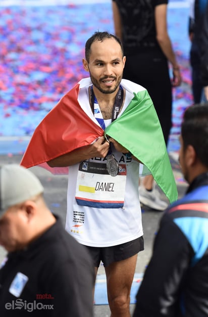 Daniel Ortiz se impuso y logró ganar su tercer Maratón Lala. (JESÚS GALINDO) 