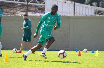 El santista Marlos Moreno durante un entrenamiento de los Guerreros, previo a su duelo de 'Concachampions'.