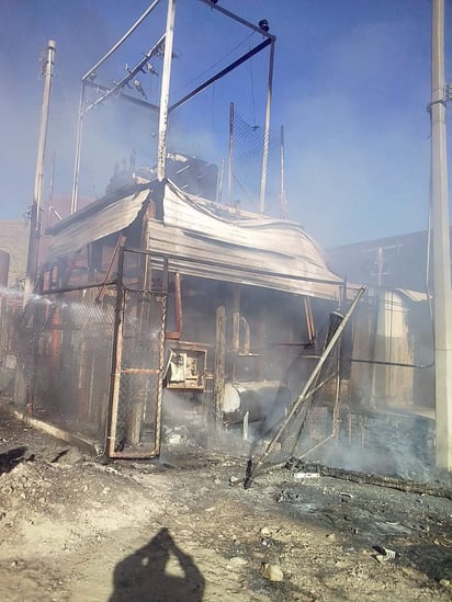 El fuego se sofocó por completo luego de tres horas, y no resultaron afectaciones mayores ni lesionados. (EL SIGLO DE TORREÓN) 