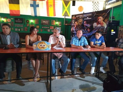 El anuncio de la velada boxística corrió a cargo este mediodía por los promotores de boxeo de KO Entertainment y Cloroformo Promotions. (EL SIGLO DE TORREÓN)