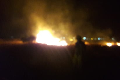 Fuego consumió en cuestión de minutos un área aproximada de 900 metros cuadrados de pastizal, ubicado junto a las instalaciones militares.